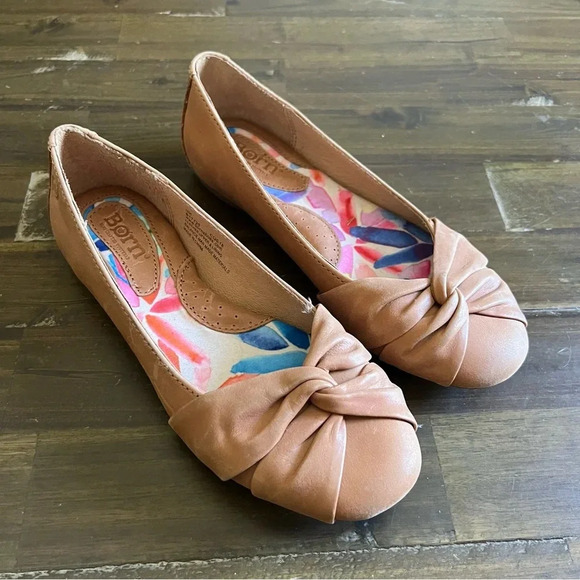 Born Brown Leather Slip On Pleated Flats - Picture 1 of 6